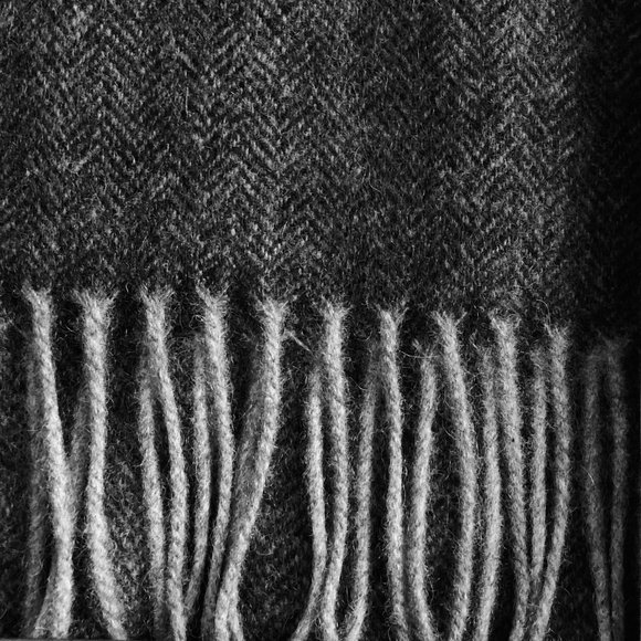 ELLIOT MULRYAN 100% Cashmere with 3" Fringe Scarf NIB - Picture 4 of 7